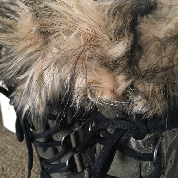 SOLD. Sorel winter boots with faux fur trim - Picture 6 of 6